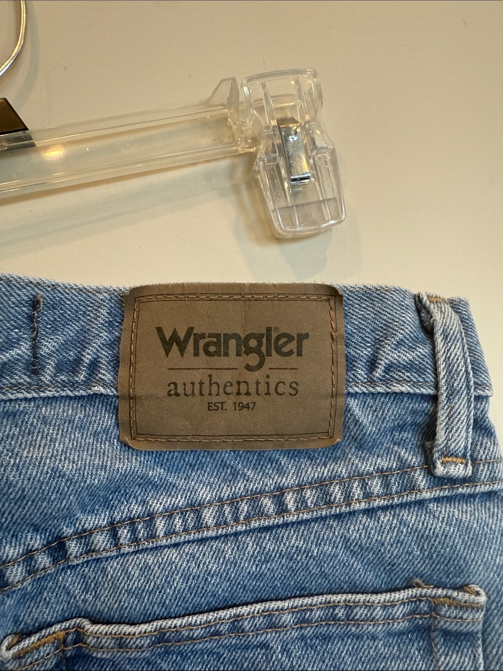 Men’s Wrangler Authentics Jeans in Light Wash Denim size 28x30 - Picture 5 of 6